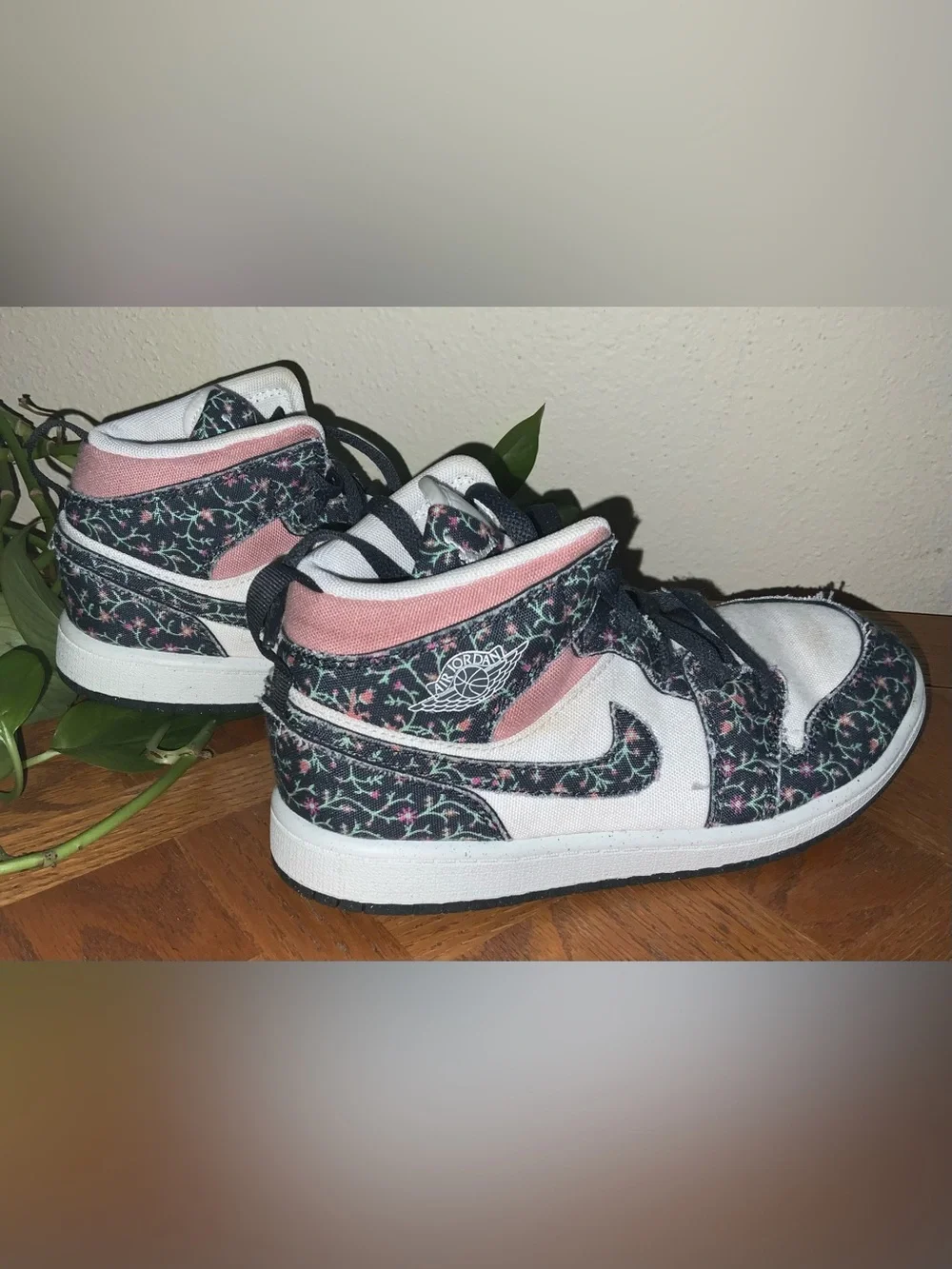 Nike Jordan 1 Mid SE Floral FJ3452-001 3Y USED